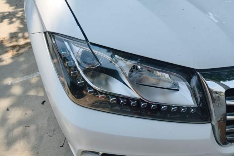 Used Haval H2 2016 Red-Label 1.5T Automatic Two-Wheel Drive Luxury Model Right Front Headlight
