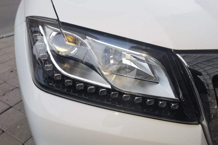 Used Haval H2 2016 Red Label 1.5T Automatic Two-Wheel Drive Prestige Model Right Front Headlight