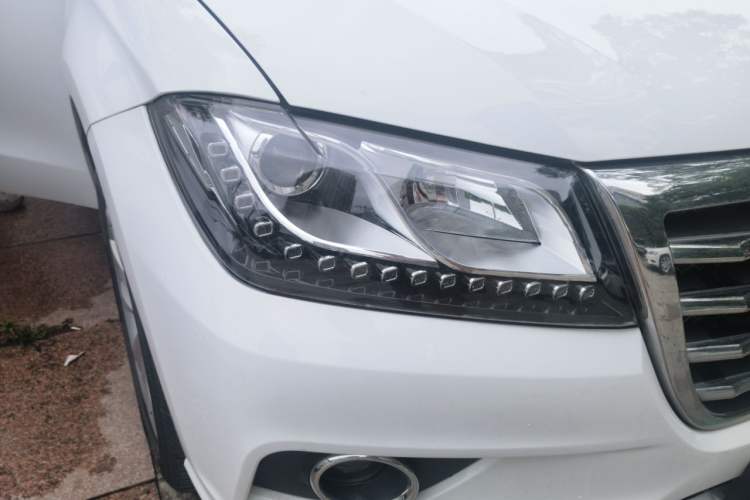 Used Haval H2 2016 Red-Label 1.5T Manual Two-Wheel Drive Luxury Model Right Front Headlight