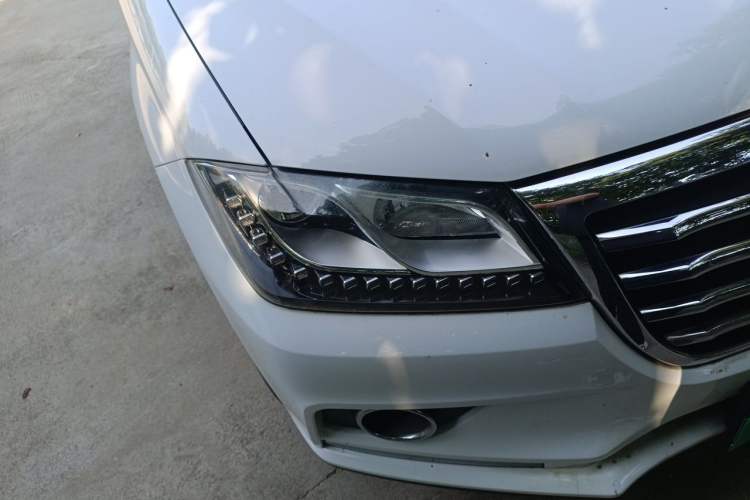 Used Haval H2 2016 Red-Label 1.5T Manual Two-Wheel Drive Luxury Model Right Front Headlight