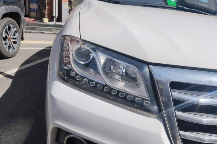 Used Haval H2 2016 Red-Label 1.5T Automatic Two-Wheel Drive Luxury Model Right Front Headlight