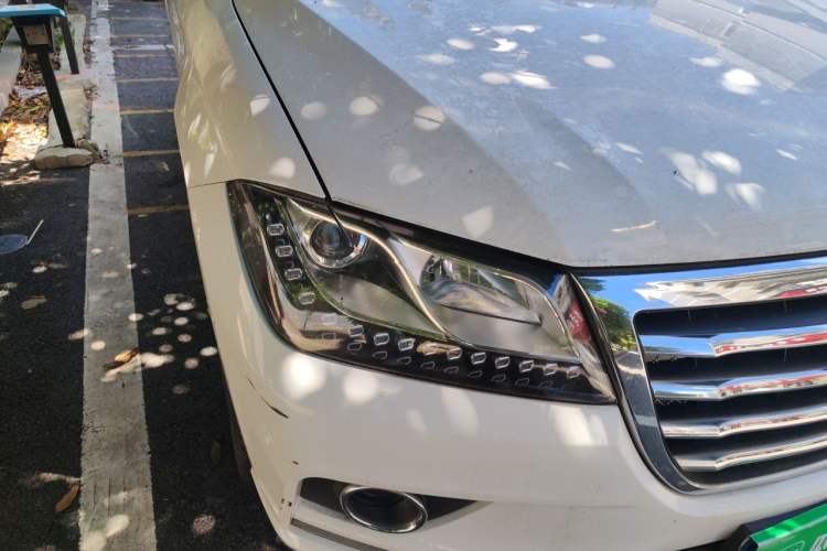 Used Haval H2 2016 Red-Label 1.5T Automatic Two-Wheel Drive Luxury Model Right Front Headlight