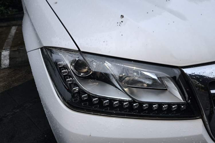 Used Haval H2 2016 Red-Label 1.5T Manual Two-Wheel Drive Luxury Model Right Front Headlight