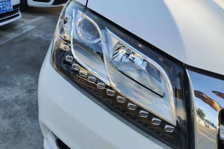 Used Haval H2 2016 Red-Label 1.5T Automatic Two-Wheel Drive Luxury Model Right Front Headlight