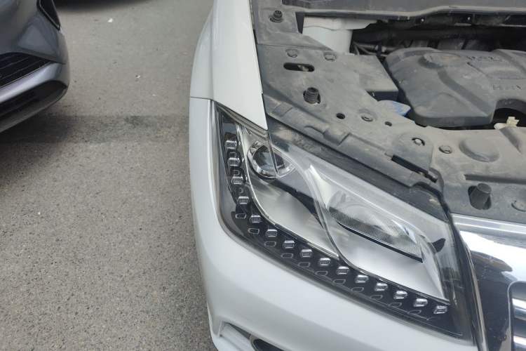 Used Haval H2 2016 Red-Label 1.5T Automatic Two-Wheel Drive Luxury Model Right Front Headlight
