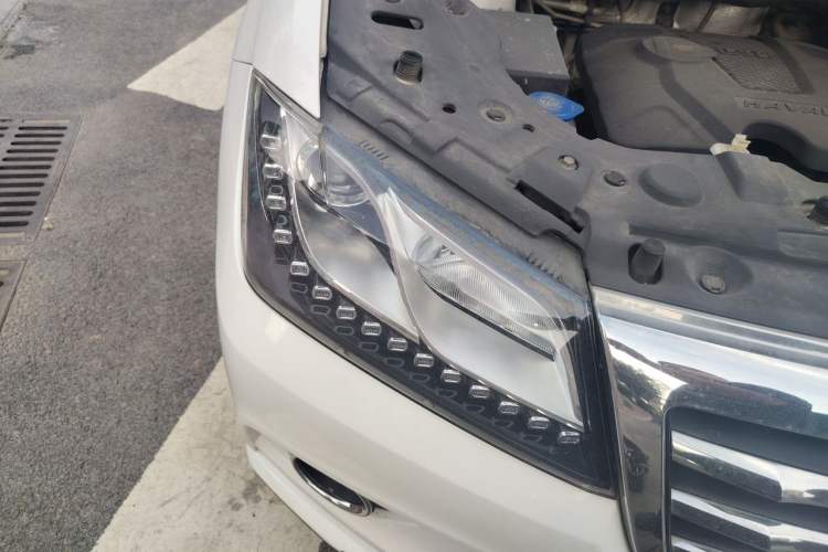 Used Haval H2 2016 Red-Label 1.5T Manual Two-Wheel Drive Luxury Model Right Front Headlight