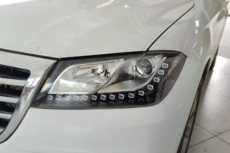 Used Haval H2 2016 Red-Label 1.5T Automatic Two-Wheel Drive Luxury Model Right Front Headlight