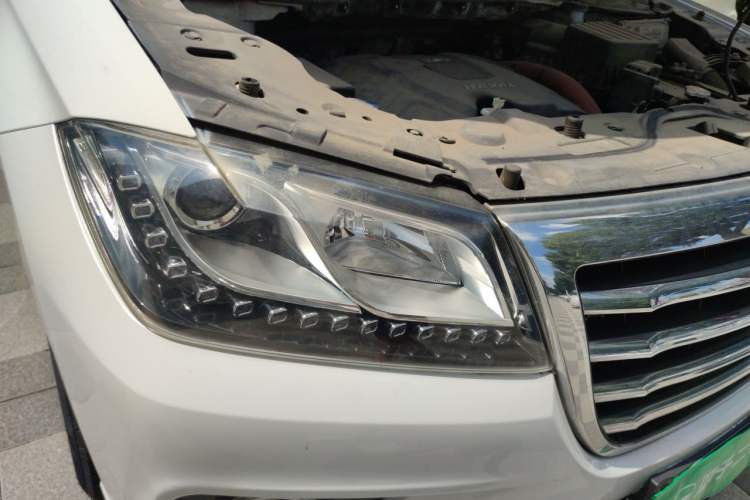 Used Haval H2 2016 Red-Label 1.5T Manual Two-Wheel Drive Luxury Model Right Front Headlight