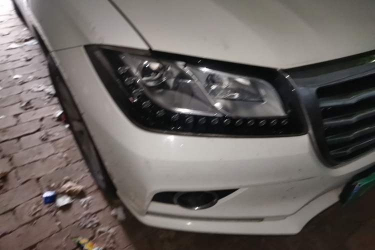 Used Haval H2 2016 Red-Label 1.5T Manual Two-Wheel Drive Luxury Model Right Front Headlight