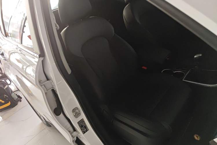 Used Haval H2 2016 Red-Label 1.5T Manual Two-Wheel Drive Luxury Model Right Front Seat