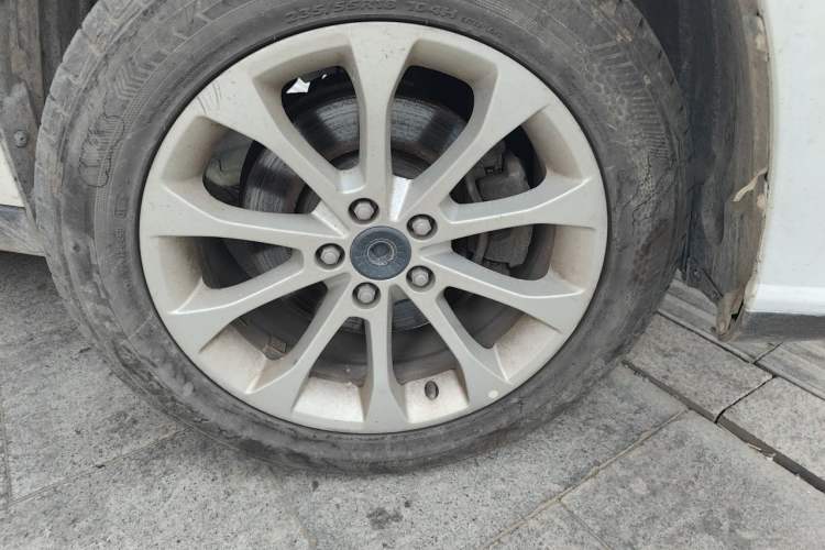Used Haval H2 2016 Red-Label 1.5T Manual Two-Wheel Drive Luxury Model Right Front Wheel Hub