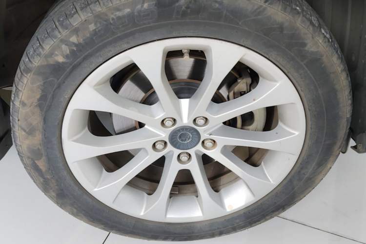 Used Haval H2 2016 Red-Label 1.5T Manual Two-Wheel Drive Luxury Model Right Front Wheel Hub