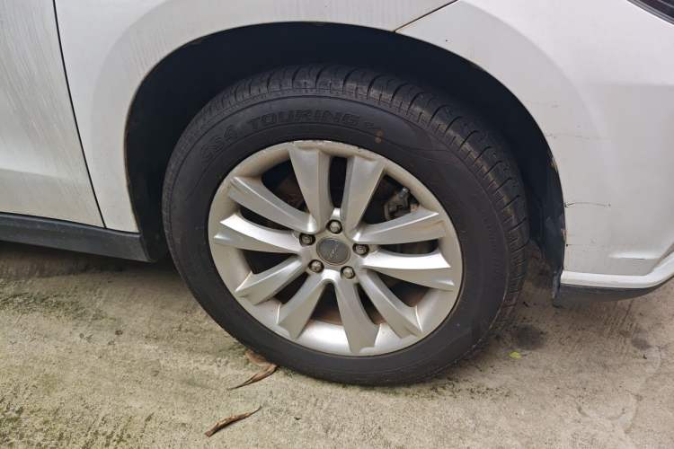 Used Haval H2 2016 Red-Label 1.5T Manual Two-Wheel Drive Luxury Model Right Front Wheel Hub