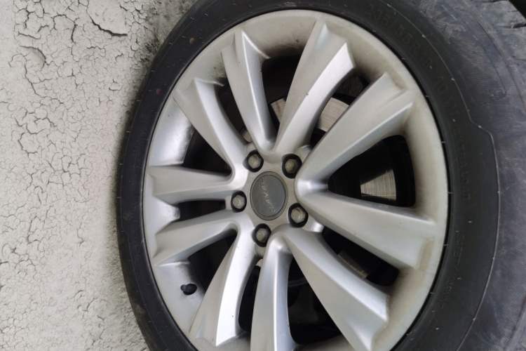 Used Haval H2 2016 Red Label 1.5T Automatic Two-Wheel Drive Elite Model Right Front Wheel Hub