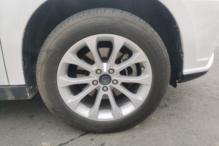 Used Haval H2 2016 Red-Label 1.5T Manual Two-Wheel Drive Luxury Model Right Front Wheel Hub