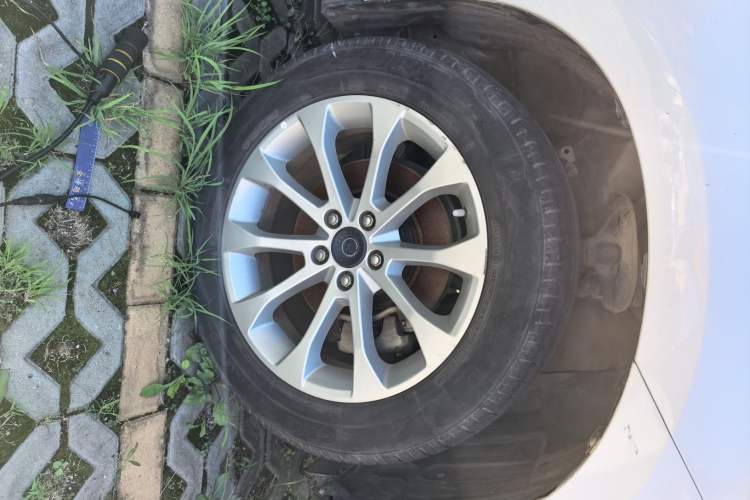 Used Haval H2 2016 Red-Label 1.5T Manual Two-Wheel Drive Luxury Model Right Front Wheel Hub