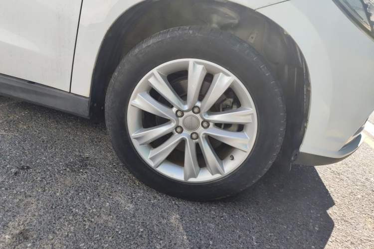 Used Haval H2 2016 Red-Label 1.5T Manual Two-Wheel Drive Luxury Model Right Front Wheel Hub