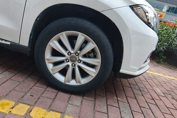 Used Haval H2 2016 Red-Label 1.5T Manual Two-Wheel Drive Luxury Model Right Front Wheel Hub