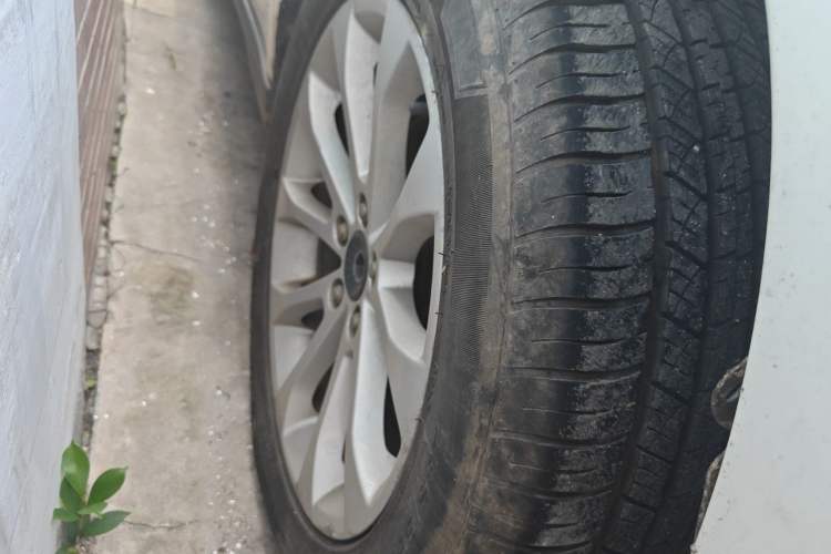Used Haval H2 2016 Red Label 1.5T Manual Two-Wheel Drive Elite Model Right Front Wheel Hub