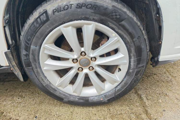 Used Haval H2 2016 Red-Label 1.5T Manual Two-Wheel Drive Luxury Model Right Front Wheel Hub