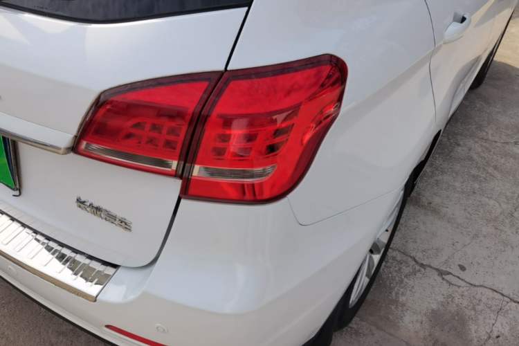 Used Haval H2 2016 Red-Label 1.5T Manual Two-Wheel Drive Luxury Model Right Rear Taillight