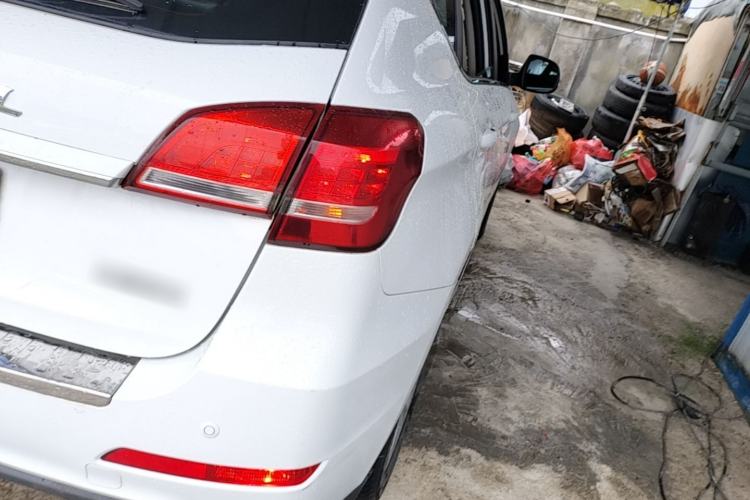 Used Haval H2 2016 Red Label 1.5T Manual Two-Wheel Drive Elite Model Right Rear Taillight