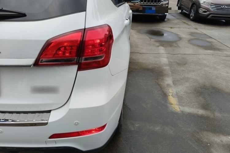 Used Haval H2 2016 Red Label 1.5T Manual Two-Wheel Drive Prestige Model Right Rear Taillight