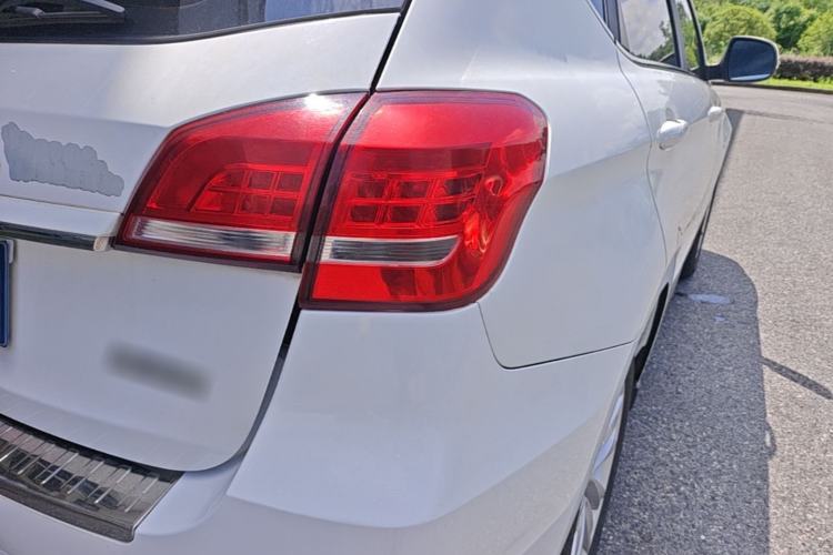 Used Haval H2 2016 Red-Label 1.5T Automatic Two-Wheel Drive Luxury Model Right Rear Taillight