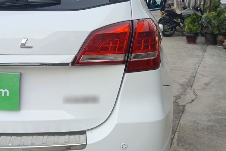 Used Haval H2 2016 Red Label 1.5T Manual Two-Wheel Drive Elite Model Right Rear Taillight