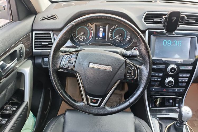 Used Haval H2 2016 Red-Label 1.5T Manual Two-Wheel Drive Luxury Model Steering Wheel