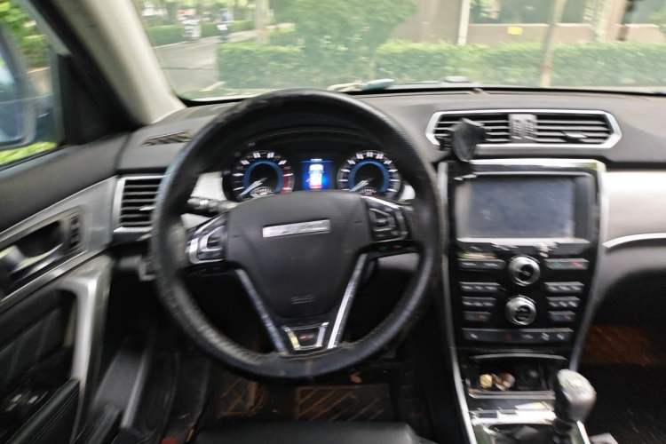 Used Haval H2 2016 Red-Label 1.5T Manual Two-Wheel Drive Luxury Model Steering Wheel