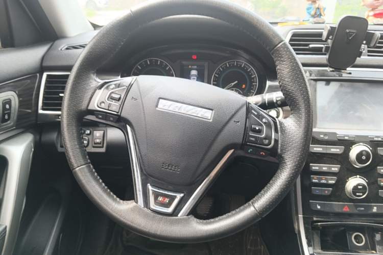 Used Haval H2 2016 Red-Label 1.5T Manual Two-Wheel Drive Luxury Model Steering Wheel