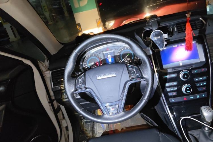 Used Haval H2 2016 Red-Label 1.5T Manual Two-Wheel Drive Luxury Model Steering Wheel