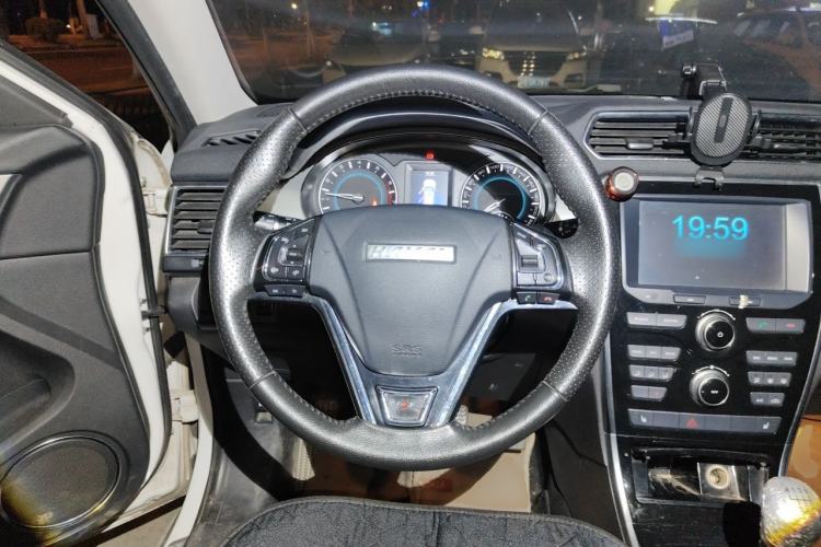 Used Haval H2 2016 Red Label 1.5T Manual Two-Wheel Drive Elite Model Steering Wheel