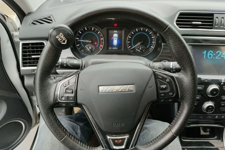 Used Haval H2 2016 Red Label 1.5T Manual Two-Wheel Drive Prestige Model Steering Wheel
