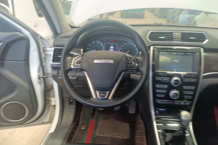 Used Haval H2 2016 Red-Label 1.5T Manual Two-Wheel Drive Luxury Model Steering Wheel