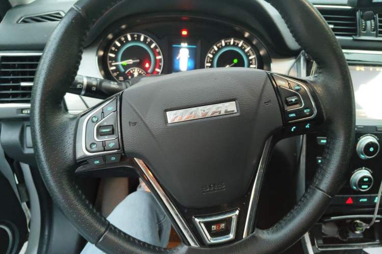 Used Haval H2 2016 Red-Label 1.5T Manual Two-Wheel Drive Luxury Model Steering Wheel