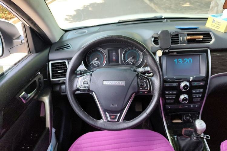 Used Haval H2 2016 Red-Label 1.5T Manual Two-Wheel Drive Luxury Model Steering Wheel