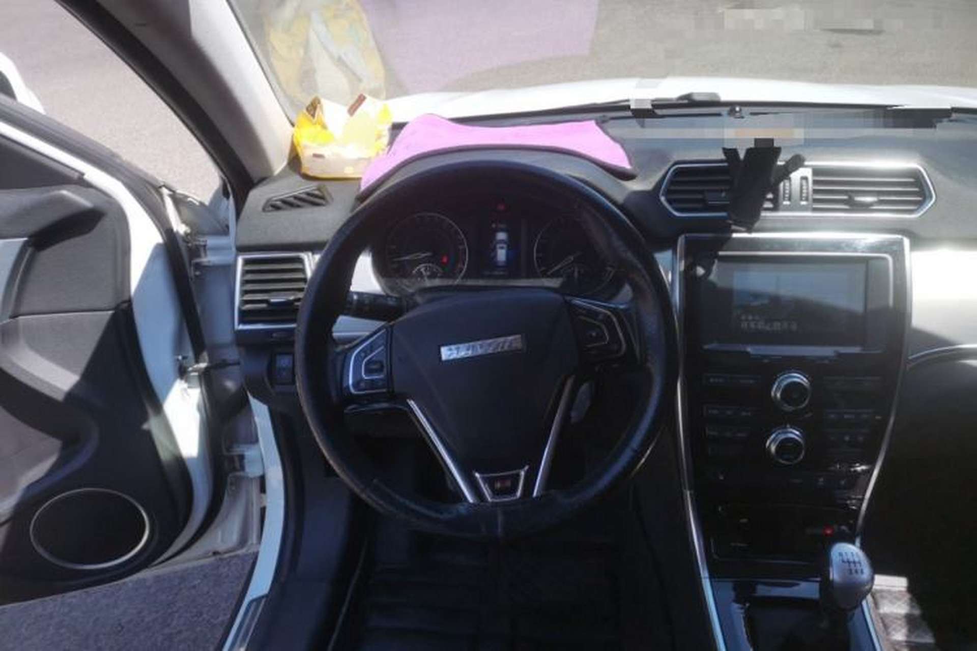Used Haval H2 2016 Red-Label 1.5T Manual Two-Wheel Drive Luxury Model Steering Wheel