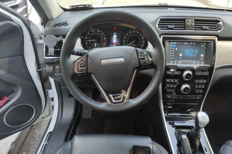 Used Haval H2 2016 Red Label 1.5T Manual Two-Wheel Drive Elite Model Steering Wheel