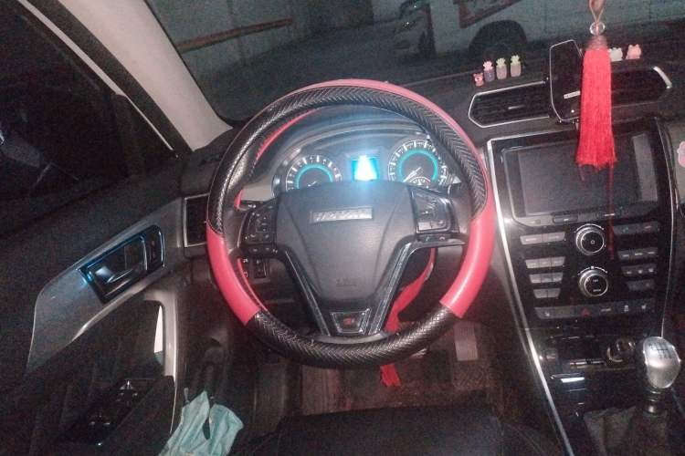 Used Haval H2 2016 Red-Label 1.5T Manual Two-Wheel Drive Luxury Model Steering Wheel