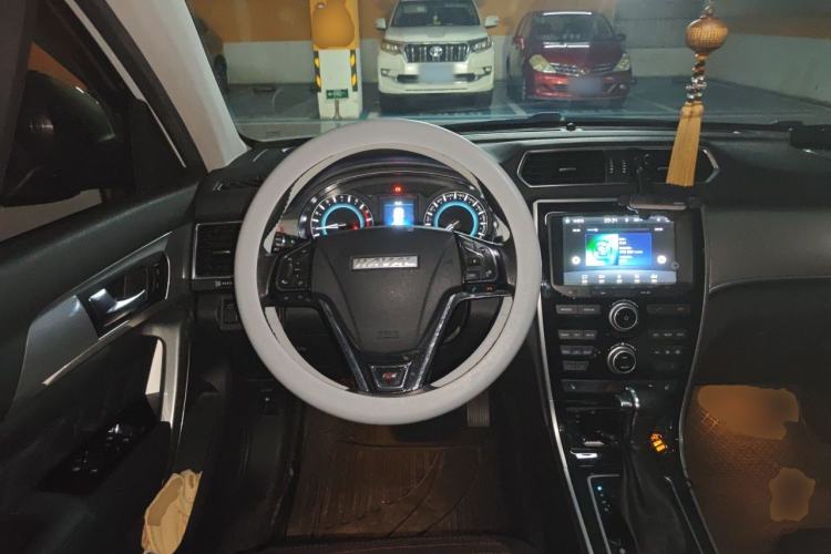 Used Haval H2 2016 Red-Label 1.5T Automatic Two-Wheel Drive Luxury Model Steering Wheel