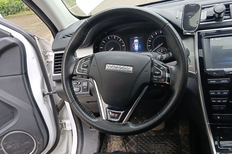 Used Haval H2 2016 Red-Label 1.5T Automatic Two-Wheel Drive Luxury Model Steering Wheel
