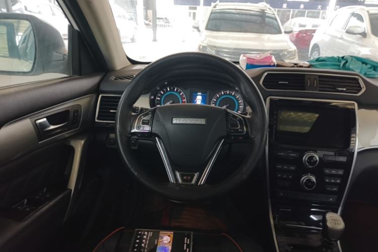 Used Haval H2 2016 Red Label 1.5T Manual Two-Wheel Drive Elite Model Steering Wheel
