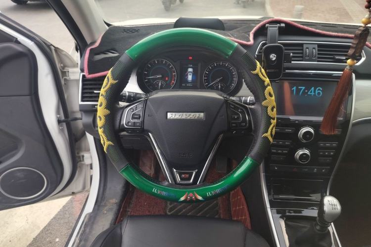 Used Haval H2 2016 Red-Label 1.5T Manual Two-Wheel Drive Luxury Model Steering Wheel