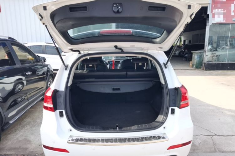 Used Haval H2 2016 Red-Label 1.5T Manual Two-Wheel Drive Luxury Model Trunk