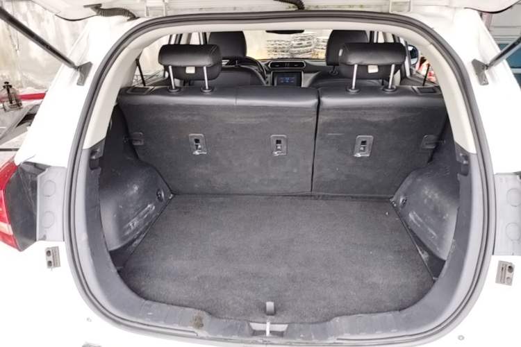 Used Haval H2 2016 Red Label 1.5T Manual Two-Wheel Drive Elite Model Trunk