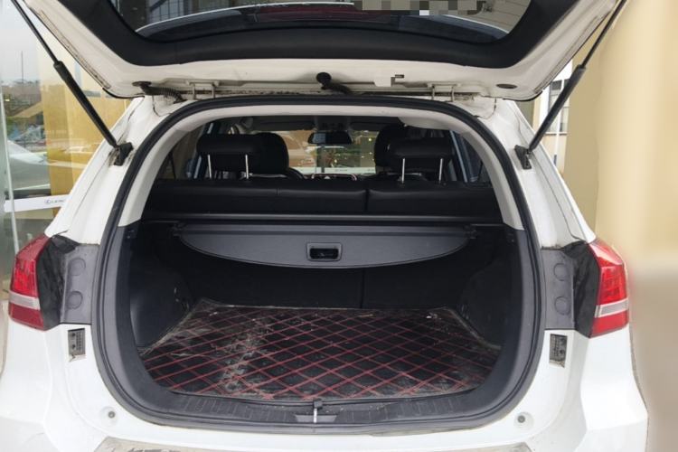 Used Haval H2 2016 Red-Label 1.5T Manual Two-Wheel Drive Luxury Model Trunk