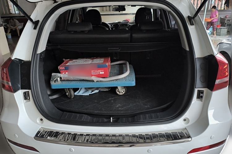 Used Haval H2 2016 Red-Label 1.5T Automatic Two-Wheel Drive Luxury Model Trunk
