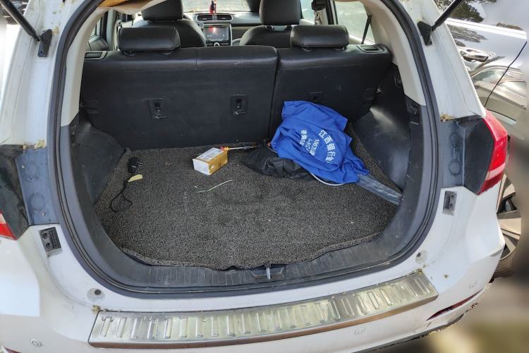 Used Haval H2 2016 Red Label 1.5T Manual Two-Wheel Drive Urban Edition Trunk
